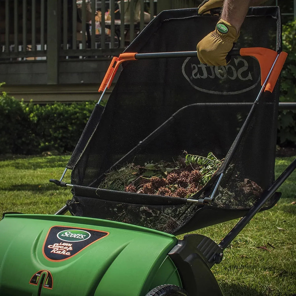 Scotts Push Lawn Sweeper, 26-Inch Sweeping Width, 3.6 Bushel Collection Bag - LSW70026S